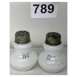 WHITE ANTIQUE SALT/PEPPERS,