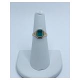 10K RING SZ. 6 W/ GREEN CENTER STONE