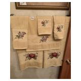 WAVERLY TOWEL SET W/ WASH CLOTHES
