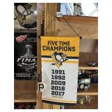 PENGUINS PENNANT FLAG & PLASTIC WALL Dï¿½COR