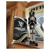 PENGUINS NUTCRACKER