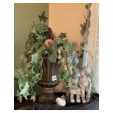 PLANTER W/ ARTIFICIAL FLOWERS & RESIN KISSING