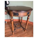 SCALLOPED EDGE ROUND ACCENT TABLE W/ DECORATIVE