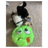 PILLOW AND STUFFED ANIMALS