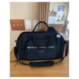 VERA BRADLEY TRAVEL BAG LIKE NEW