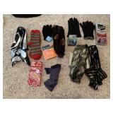 NEW GLOVES AND SOCKS INCL. ACTIONIZE, VERA