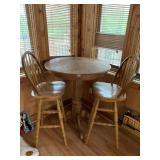 ROUND OAK PUB TABLETOP NEEDS SANDED HAS VENEER