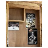 PLASTIC WALL STICK ONS FLYERS AND PENGUINS