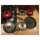 ASSORTED PANS W/ LIDS   AND SEARING PAN