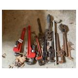 10 PIPE WRENCHES