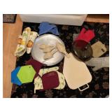 HOT MITS, CHOPPING BOARD, MEASURING CUPS