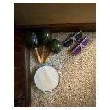 TAMBOURINE, 3 D GLASSES, MARACA