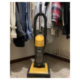 DIRT DEVIL VAC