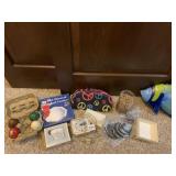 ELECTRIC CLOCK, MIRRORS, 4 MARBLE EGGS
