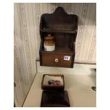 WOOD SHELF, COVERED DISH