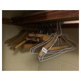 HANGERS WOODEN INCLUDED