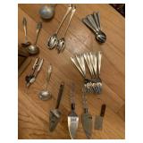 SERVING PIECES AND LIFTERS