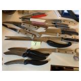 STEAK AND CARVING KNIVES, TONGS, SPATULA ETC.