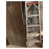 ALUMINUM STEP LADDER