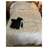 FULL SIZE WHITE RUFFLE BED SPREAD