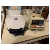 BLENDER AND WAFFLE MAKER