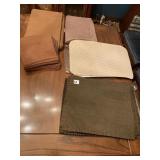 SETS OF PLACEMATS AND TABLE CLOTHES