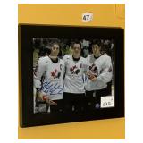 FRAMED CANADIAN TEAM PHOTO SIGNED BY 1 PLAYER LL