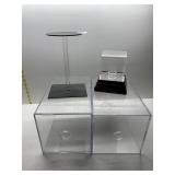 PLASTIC DISPLAY STAND AND 2 FOOTBALL DISPLAY