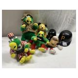 4 PIRATE HATS, PIRATE PARROT