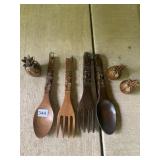 12" CARVED WOOD SALAD SERVERS, PINEAPPLE