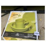 FIESTA PLACE SETTING IN BOX