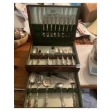 ROGERS BROTHER IS FLATWARE SET, SVC FOR 8