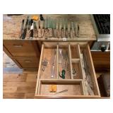 KNIVES INCLUDING WOOD HANDLED AND STAINLESS STEAK