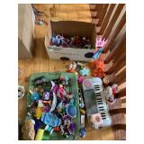 LARGE GROUP OF TOYS KEYBOARD, POKï¿½MON, ETC.