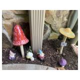 GARDEN ACCENTS MUSHROOMS, GNOMES, ETC.