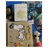 PEANUTS SNOOPY FIGURE IN BOX AND OTHER SNOOPY
