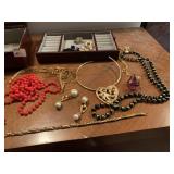 JEWELRY BOX W/ RING HOLDER AND JEWELRY