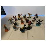 LARGE GROUP OF SKYLANDERS