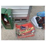 FIGURE W/ CANDLE LIGHTS UP, OUTDOOR LIGHTS EMPTY