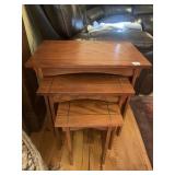 OAK SET OF 3 NESTING TABLES, LARGEST 22X22X14,