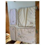 FLOWER DESIGN PLACEMAT SET