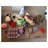 PLUSH ANIMALS, PUMPKINS