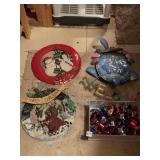 3 TIN DOOR SIGNS, WREATHS, RED WHITE BLUE