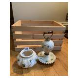 CORAOPOLIS GLASS IVY PATTERN BOWL, WOODEN CRATE