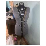 DRESS FORM ADJUSTABLE 57" H