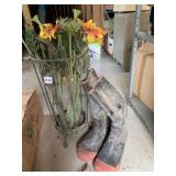 RUBBER BOOTS FLOWERS AND METAL STAND