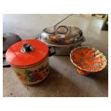 ORANGE ROASTER AND COVERED STAINLESS ROASTER