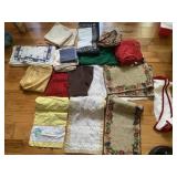 LARGE ARRAY OF PLACEMATS, NAPKINS, ETC.