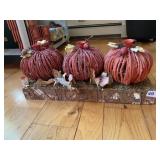 PUMPKINS AND ON LOG STYLE ACCENT