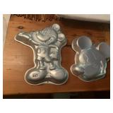2 MICKEY MOUSE CAKE PANS